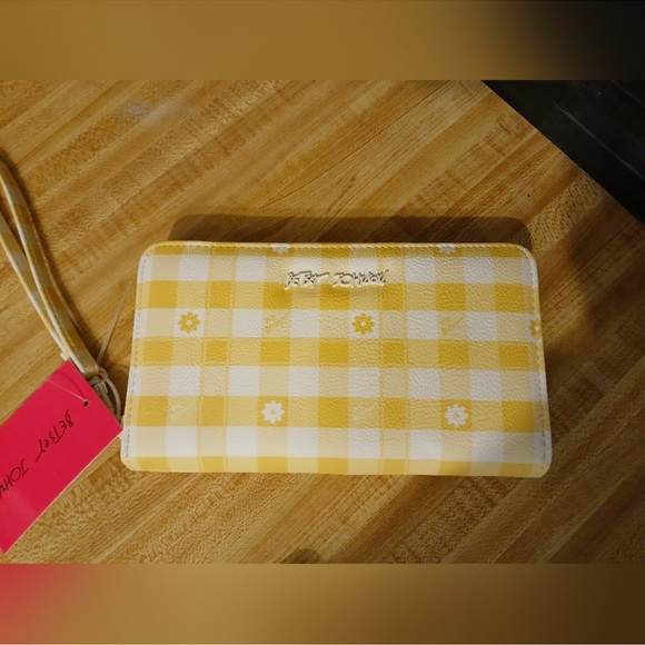 Betsey Johnson NWT Yellow/ White
Checkered Wallet/ Wristlet - Picture 8 of 11